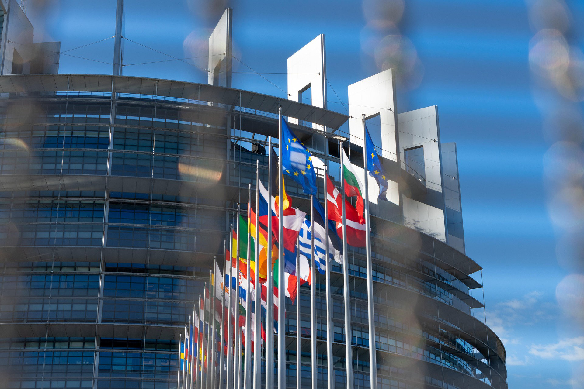Europaflaggen_Symbolfoto_1920_pixabay