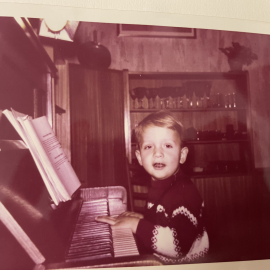 Harm-Adam_1968_Klavierunterricht-bei-der-Großmutter